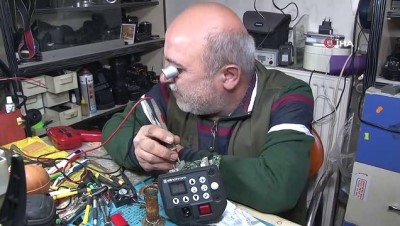 elektrik teli -  Fotoğraf makinelerini 12 yıldır tek eliyle tamir ediyor  Videosu