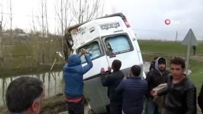  Minibüs takla attı: 2 kardeş ağır yaralandı