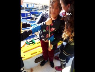 Vücuduna teknenin korkuluğu saplanan 14 yaşındaki çocuğu itfaiye kurtardı