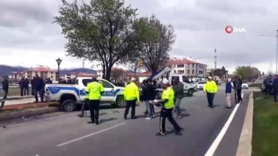  Erzincan’da polis otosu kaza yaptı: 2’i polis 3 yaralı 