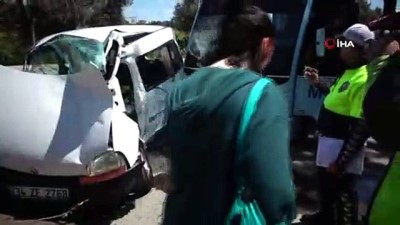  Kartal'da minibüs ile otomobil çarpıştı: 1 yaralı 