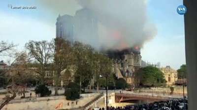Notre Dame Katedrali Alevler Altında
