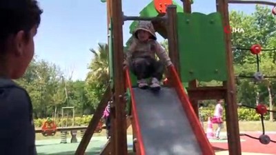 bayram hediyesi -  Antalyalı minikler çocuk bayramının tadını Konyaaltı sahilinde çıkardı  Videosu