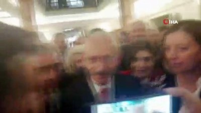 sehit cenazesi -  CHP Genel Başkanı Kılıçdaroğlu:'Giderken herkesle görüşüldü aileyle muhtarla görüşüldü'  Videosu