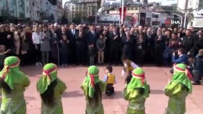 saygi durusu -  Taksim’de 23 Nisan coşkusu  Videosu