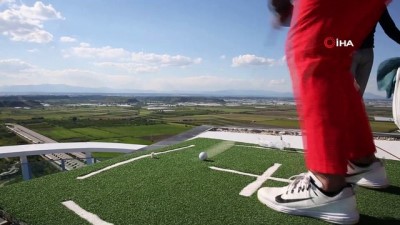 rekor -  114 metrelik kulenin zirvesinde golf oynadılar  Videosu