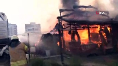  Ataşehir'de inşaat malzemeleri satan bir dükkanda yangın 