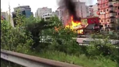  Ataşehir’de kereste marketi alev alev yandı 