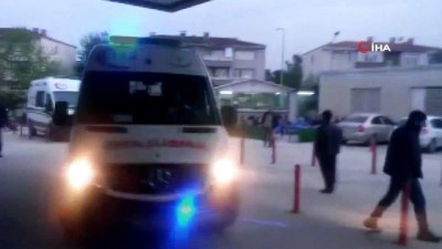 acil servis -  Bursa'da falçatalı kavga: 1 yaralı Videosu