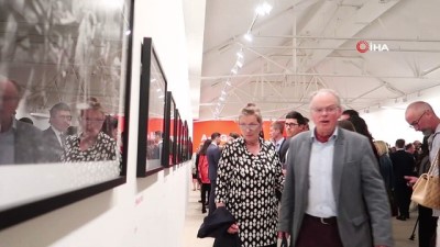 ziyaretciler -  Londra Saatchi Galeri’de Ara Güler sergisi açıldı  Videosu