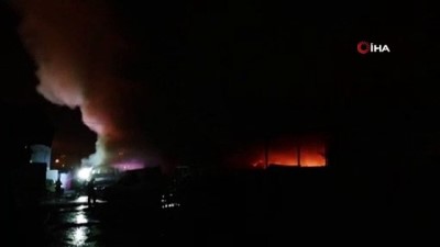  Kocaeli’de belediyeye ait depo alev alev yandı 