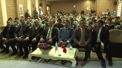  Başkan Tahmazoğlu, kariyer günlerinde gençlerle buluştu