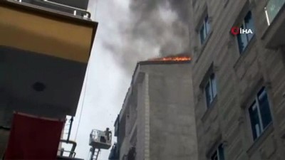 cati yangini -  Esenyurt'ta çatı yangını  Videosu