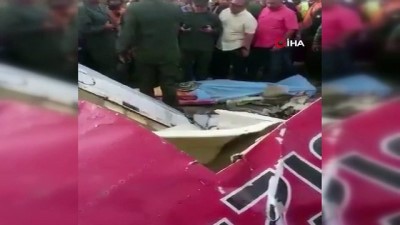 helikopter dustu -  - Venezuela'da helikopter düştü, bir general ve bir komiser öldü Videosu