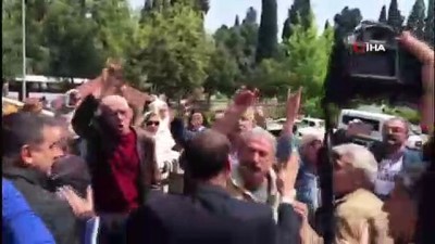  Mamak Cezaevi'nde işkence emirlerini verdiği iddia edilen emekli Albay Raci Tetik'in cenaze töreninde protesto 