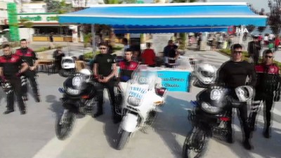  Motosikletli polislerden 'Ayyıldız' şov havadan görüntülendi 