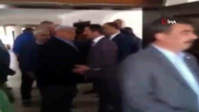 gorece -  Belediye Başkanı makam kapısını söktürdü Videosu