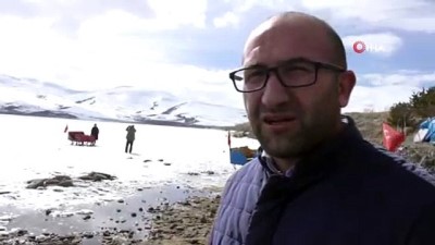ziyaretciler -  Çıldır Gölü'nde buzlar çözülmeye başladı  Videosu