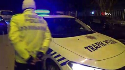 polis merkezi -  Elektrik direğine çarpan lüks otomobilde maddi hasar oluştu Videosu