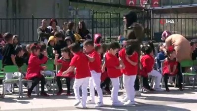iyi cocuklar - Beşiktaş Kulübü Başkanı Fikret Orman memleketi Hopa’da anaokulu açılışına katıldı  Videosu
