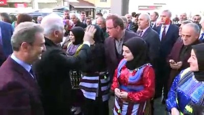 gorev suresi -  Eski başkana çiçek yerine dekont verdi  Videosu