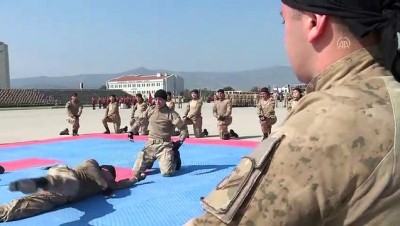 kadin astsubay - Jandarma uzman erbaşlar terörle mücadele için hazır - Gösteriler - İZMİR  Videosu