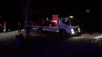 yuzme - Uşak'ta otomobil gölete devrildi: 1 kişi kayıp Videosu