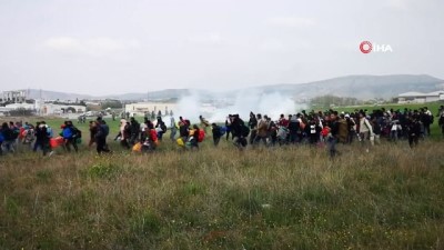  - Yunanistan’dan Kuzey Makedonya’ya geçmeye çalışan göçmenler polisle çatıştı