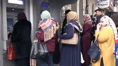 kamu calisanlari - Filistin'deki maaş kesintisi alım gücünü zayıflatıyor - RAMALLAH  Videosu