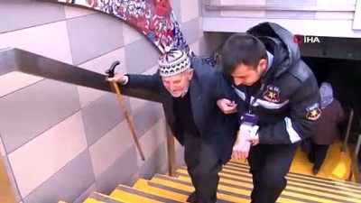 metro istasyonu -  - ÖZEL) Güvenlik görevlisi yaptığı örnek hareketle alkış aldı  Videosu