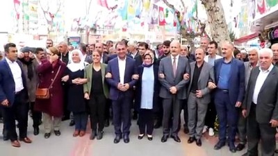 HDP'li başkan terörden ihraç edilen eski başkanla makama geçti - BATMAN