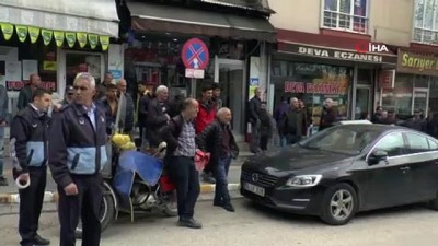 korkuluk -  Komünist başkan, belediye önündeki duvarı yıktırdı  Videosu