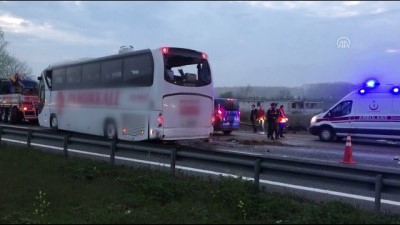 Sakarya'da yolcu otobüsü devrildi - SAKARYA 