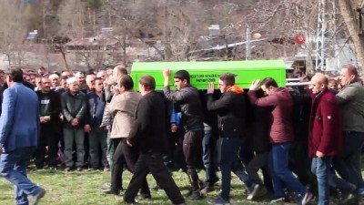  Trafik kazasında hayatını kaybeden Kadir Demir son yolculuğuna uğurlandı 