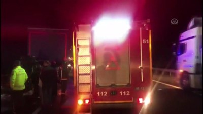 Anadolu Otoyolu'nda tırla minibüs çarpıştı: 5 ölü, 3 yaralı - DÜZCE 
