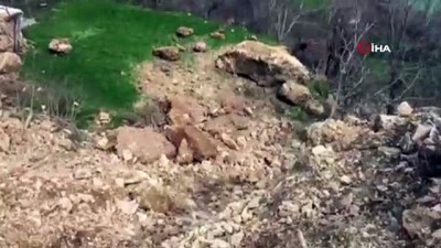 sekte -  Topraktan kopan dev kaya parçası yola böyle düştü  Videosu