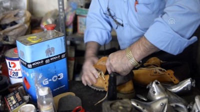 ayakkabi tamircisi - Bir elinde zımpara diğerinde kitap - ARDAHAN  Videosu