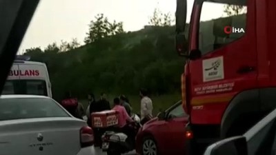 kamera -  Hatay’da otomobil su kanalına devrildi: 4 yaralı Videosu