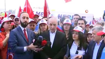 cumhuriyet aniti -  Türk-İş üyeleri Taksim Cumhuriyet Anıtı’na çelenk bıraktı  Videosu