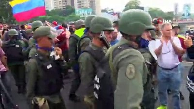  - Venezuela’daki Darbe Girişiminde 69 Kişi Yaralandı 