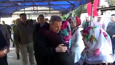 sozlesmeli er -  Bakan Akar şehit evini ziyaret etti Videosu