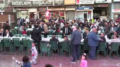 multeci - Kilis'te 5 bin 500 Türk ve Suriyeli birlikte iftar açtı Videosu