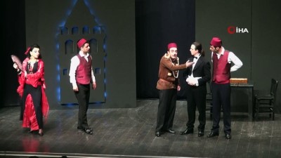 pazar gunu -  Seyirci kahkahası oyunu durdurdu  Videosu