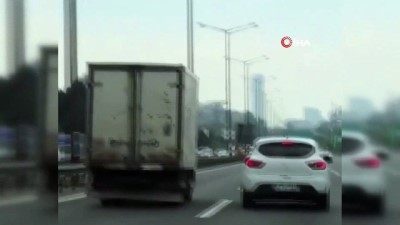 yansima -  Trafikteki baltalı saldırgan adliyeye sevk edildi  Videosu