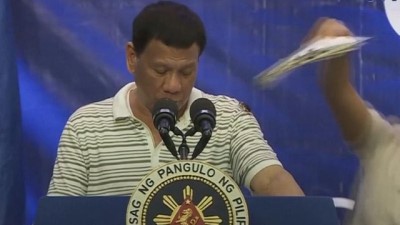  | Filipinler Devlet Başkanı Duterte'nin hamam böceği ile imtihanı