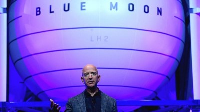Amazon'un sahibi Jeff Bezos 2024'te Ay'a inmesi planlanan uzay aracını tanıttı