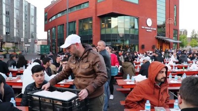 sokak iftari - Hollanda'da 'Cami Meydanı'nda sokak iftarı  Videosu