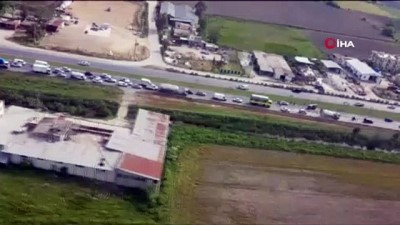 arac konvoyu -  Takla atan kamyonetten sağ kurtuldular  Videosu