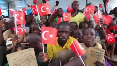 Türk gönüllüler Nijeryalı yetimlerin yüzünü güldürdü - ABUJA