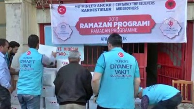 engelli aile - Türkiye'den Arnavutluk'taki ihtiyaç sahiplerine ramazan yardımı - TİRAN  Videosu